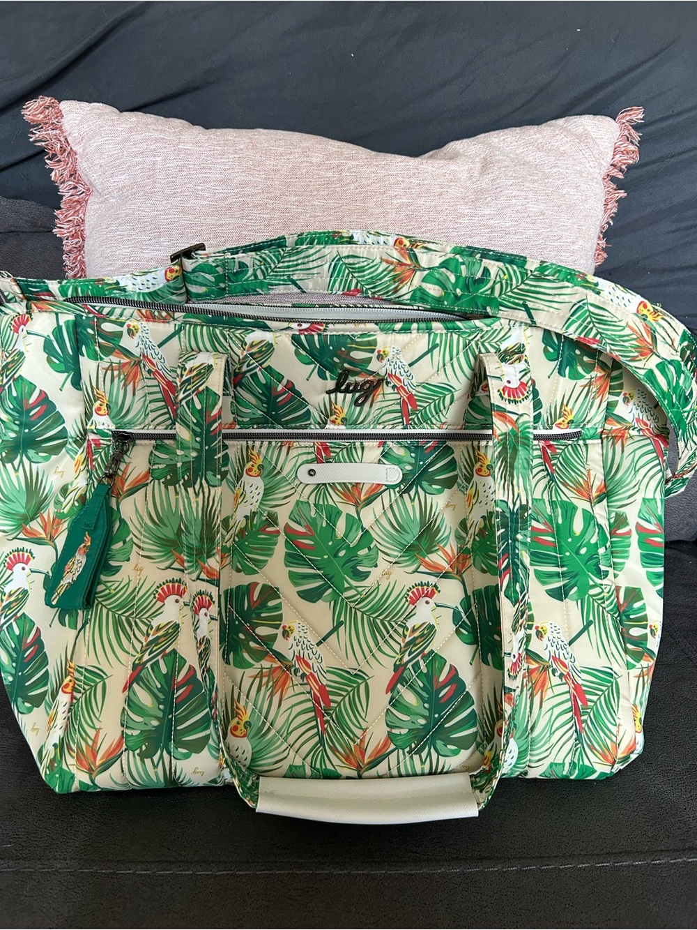 Lug zippered tote